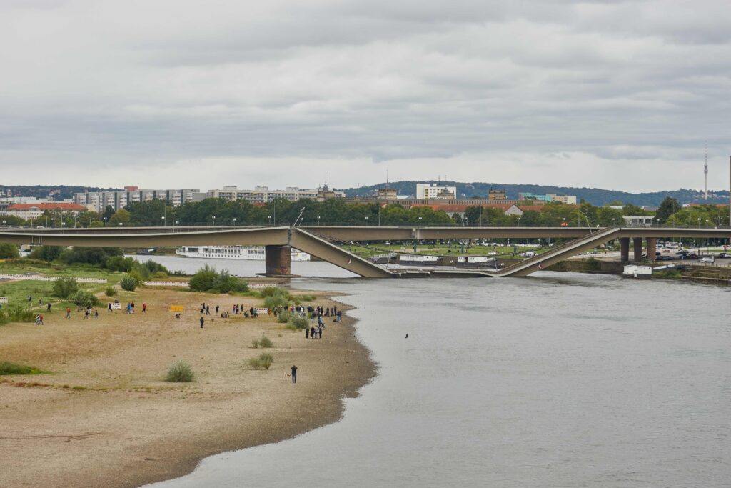 Eingestürzte Brücke in Dresden